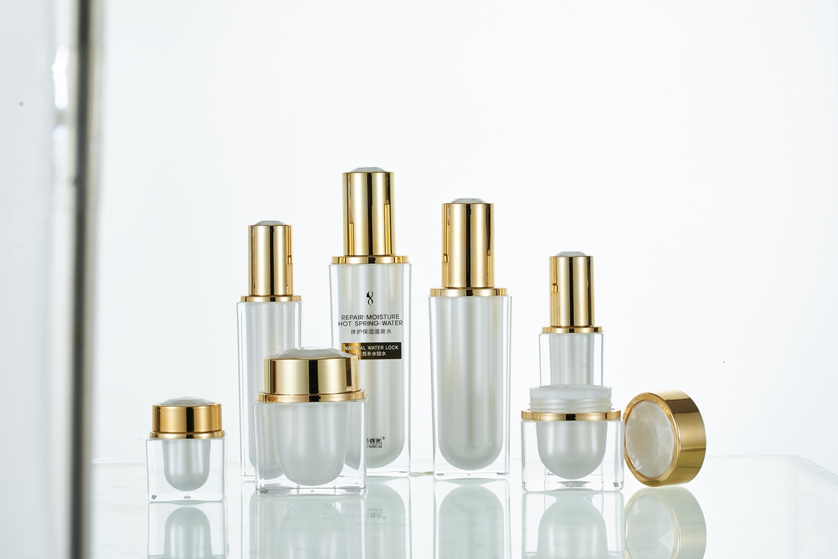 	Toner, cream, serum bottle